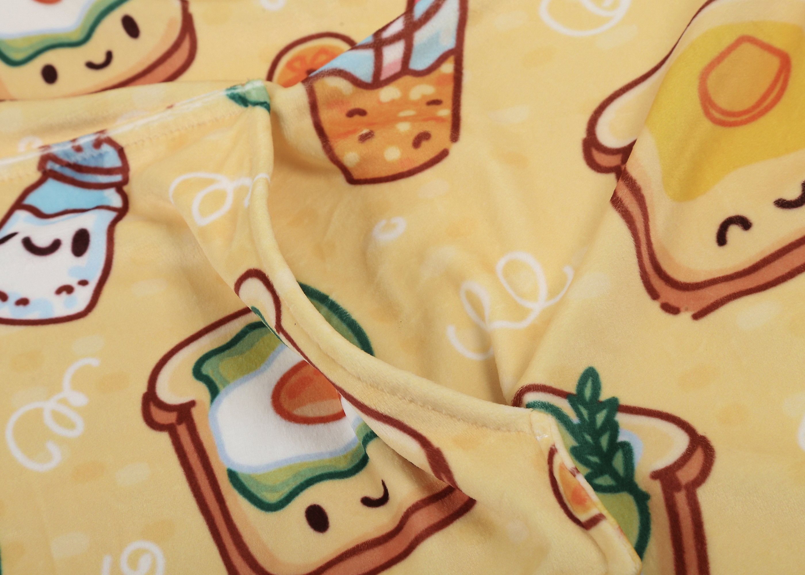 TARRAMARRA® Women and Men Reversible Hoodie Blanket Breakfast Print